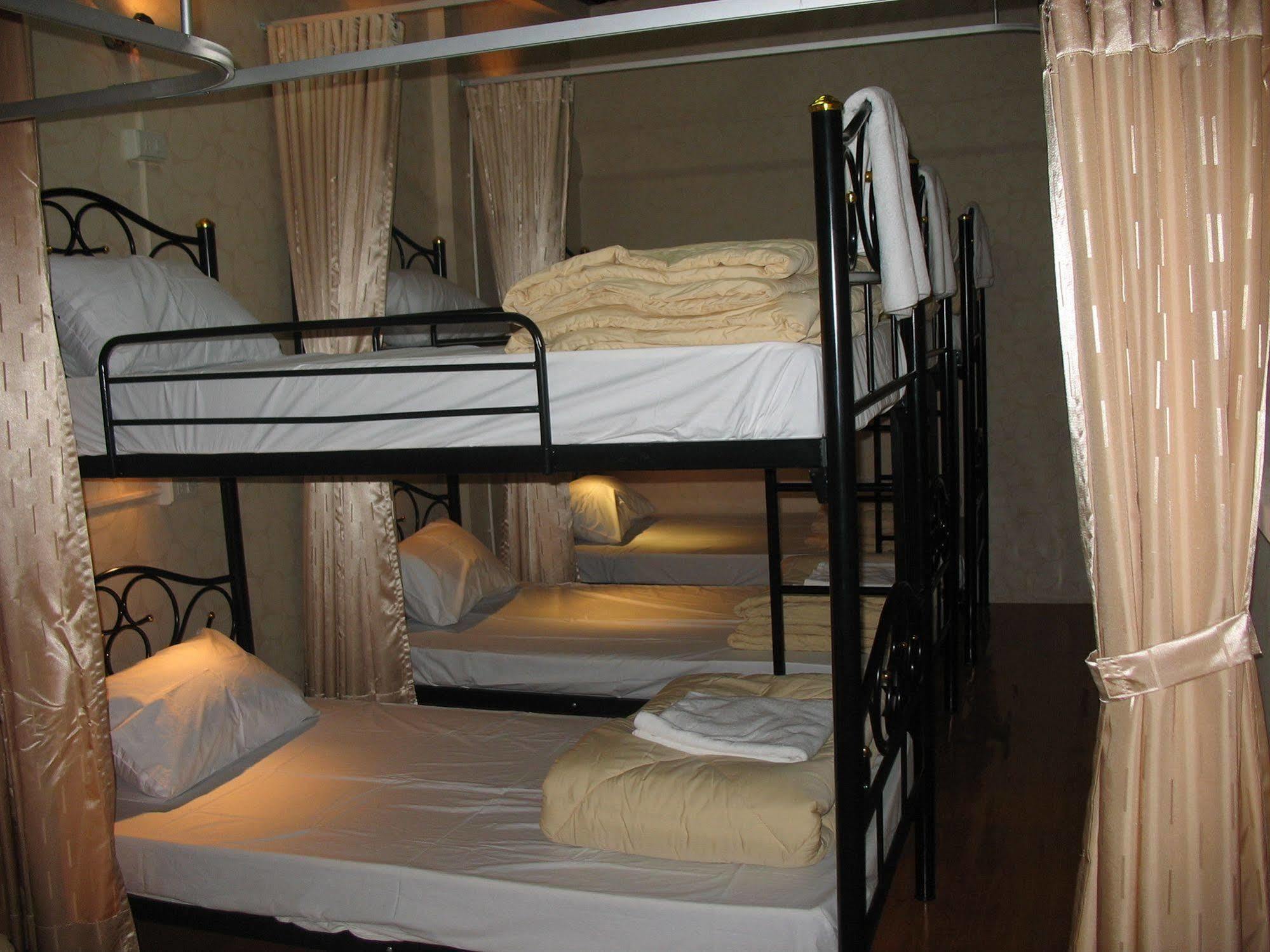 Gotum Hostel 1 Пхукет Екстер'єр фото